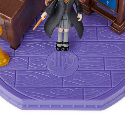 Harry Potter učebna kouzel s figurkou Hermiony