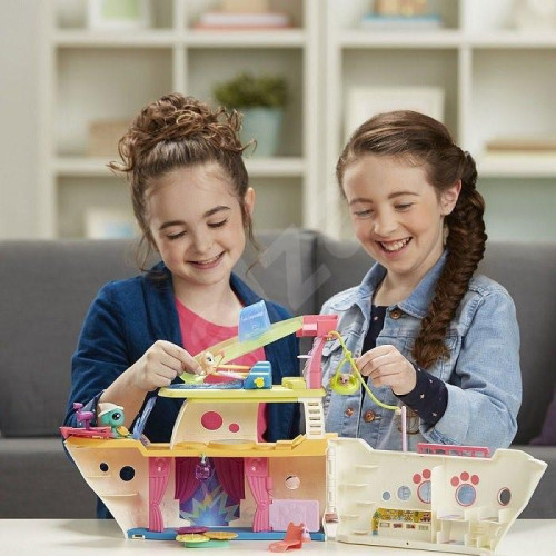 Littlest Pet Shop Hrací set - výletní loď se 3 zvířátky