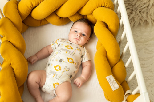 Mušelínový mantinel cop 200 cm Babymatex – chránič do postýlky Okrový