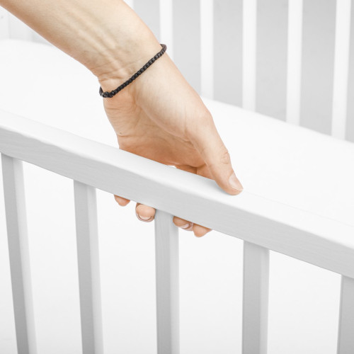 Dětská postýlka se stahovací bočnicí a šuplíkem bílá New Baby Lilly