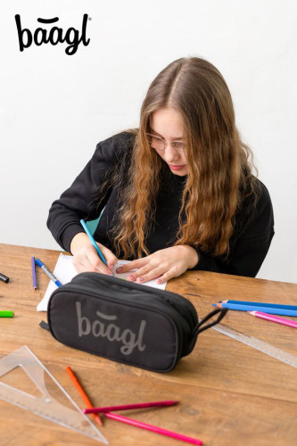 Studentský penál etue Black Baagl