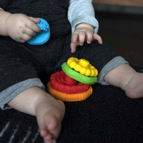 Kousátko stohovací 2v1 Stack & Teethe™ BABY EINSTEIN 0 m+