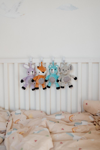 Natahovací hrací strojek plyš 30 cm závěs na postýlku/kočárek Babyted