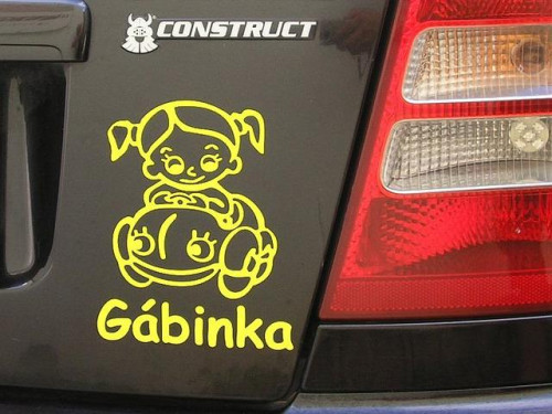 Nálepka na auto - "dítě v autě" se jménem a obrázkem dle vlastního výběru