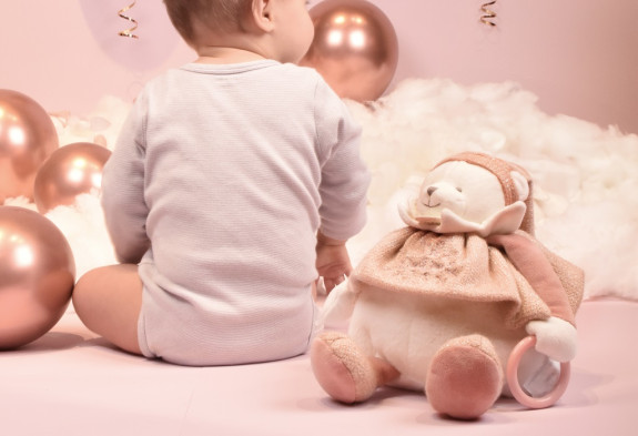 Dárková sada Plyšový lední medvídek s kroužkem 30 cm růžový Doudou
