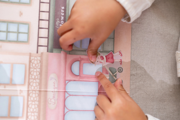 Knížka se samolepkami Nakupování Rosa Little Dutch