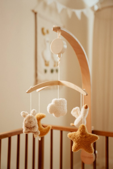 Hudební kolotoč dřevěný Newborn Naturals Little Dutch