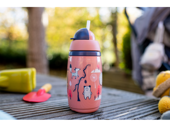 Netekoucí termohrnek Superstar s brčkem 266 ml 12 m+