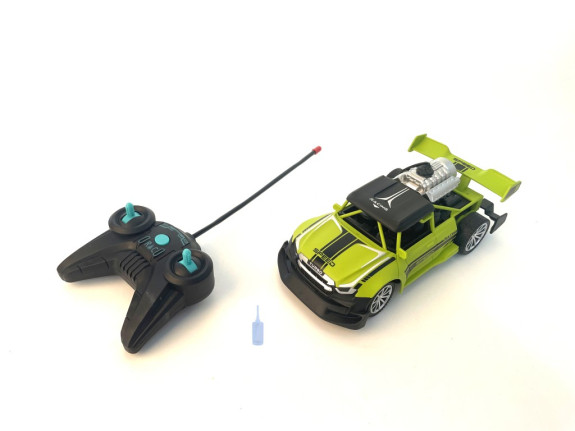Auto RC 1:20 s efektem kouře