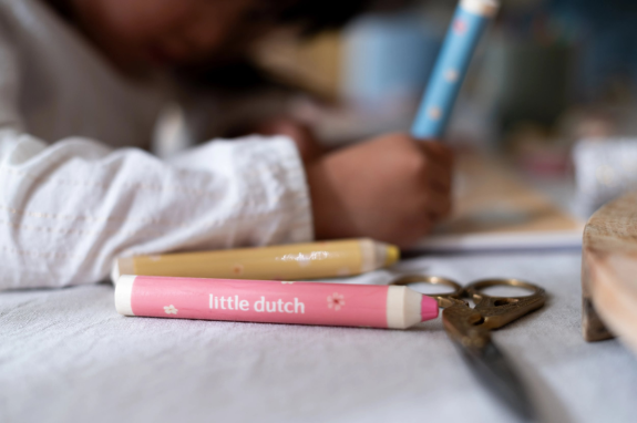 Omalovánky s pastelkami Zahrada Rosa Little Dutch