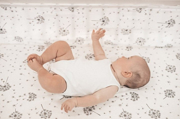 Bavlněné prostěradlo s gumou a potiskem 70 x 140 cm Babymatex