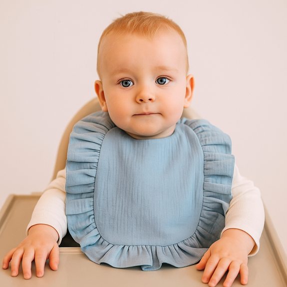 Nepromokavý mušelínový bryndáček s volánkem Nature Baby Nellys