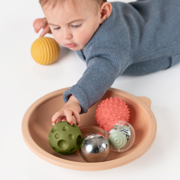 Mísa s míčky pro hru na bříšku Taf Toys