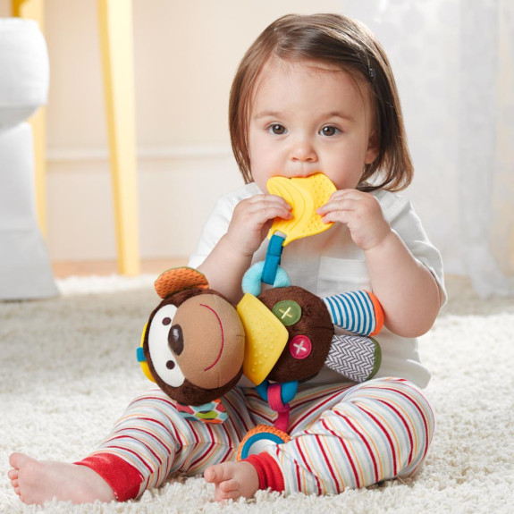 Hračka na C- kroužku aktivní Bandana Buddies - Opička 0m+
