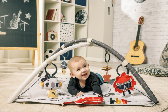 Hrací deka s hrazdou čtvercová Gymini Tiny Rockers Tiny Love