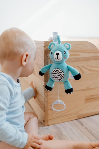 Natahovací hrací strojek plyš 30 cm závěs na postýlku/kočárek Babyted