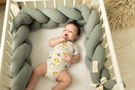 Mušelínový mantinel cop 200 cm Babymatex – chránič do postýlky