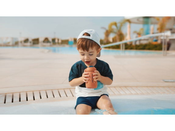 Netekoucí hrnek Superstar 390 ml 12 m+