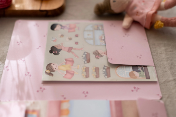 Knížka se samolepkami Nakupování Rosa Little Dutch