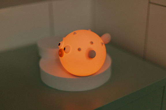 LED silikonová noční lampička dotyková Rgb Puffer Fish, modrá Mary's