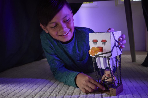 Minecraft movie akční figurka blast attack ghast 25 cm