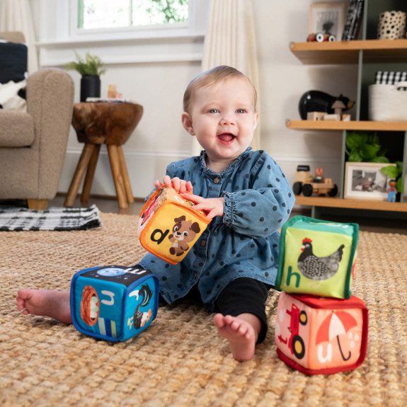 Hračka textilní kostky abeceda Alpha Stacks™ 4 ks 3 m+ Baby Einstein
