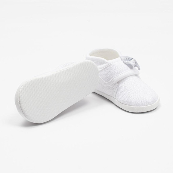 Kojenecké capáčky s mašličkou New Baby bílá