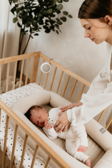 Přenosný bílý šum se zvuky deště, přírody a tlukotu srdce Sleepee