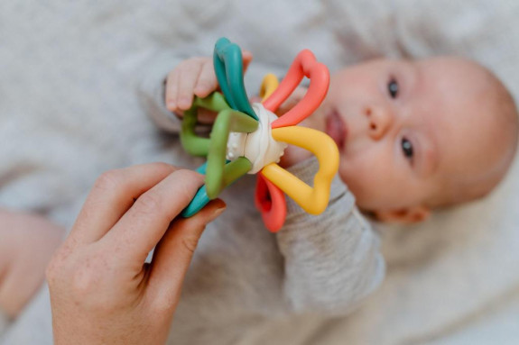 Točáček kytka babyted silikon/plast 0 m+