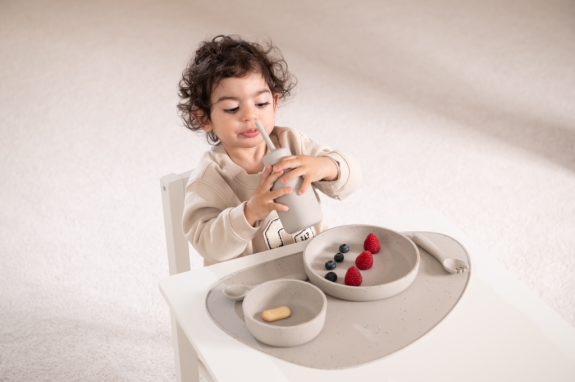Láhev s brčkem Platinum Silicone KikkaBoo