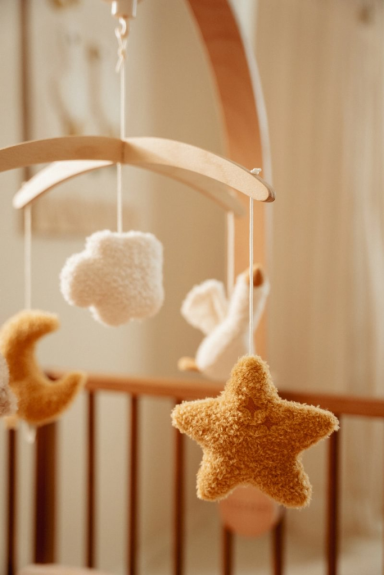 Hudební kolotoč dřevěný Newborn Naturals Little Dutch