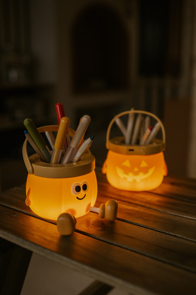 LED noční lampička a stojánek na pastelky 2v1 - dýně Mary's