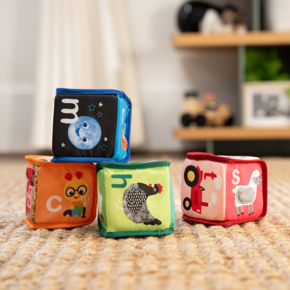 Hračka textilní kostky abeceda Alpha Stacks™ 4 ks 3 m+ Baby Einstein