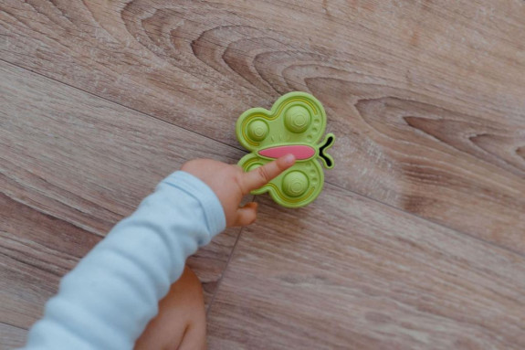 Točáček motýlek babyted silikon/plast 9 x 5,5 cm