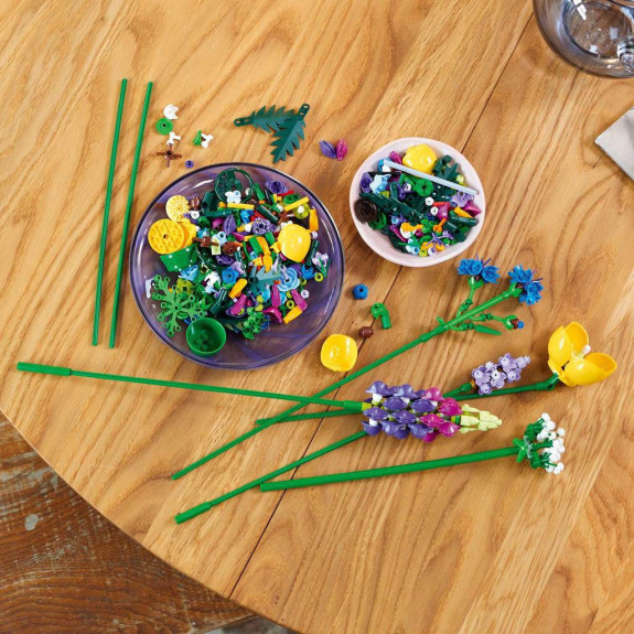 LEGOIcons Kytice lučního kvítí 10313
