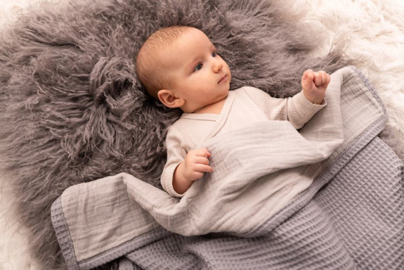 Mušelínová deka Prestige šedá 75 x 100 cm Babymatex