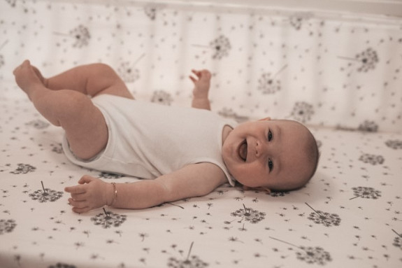Bavlněné prostěradlo s gumou a potiskem 70 x 140 cm Babymatex