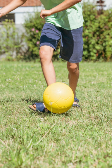 Sportovní míč Resistant 20 cm žlutý Androni