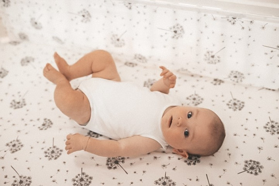 Bavlněné prostěradlo s gumou a potiskem 70 x 140 cm Babymatex