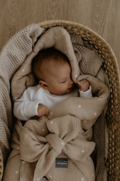 Mušelínová zavinovačka Love béžová se srdíčky Sleepee