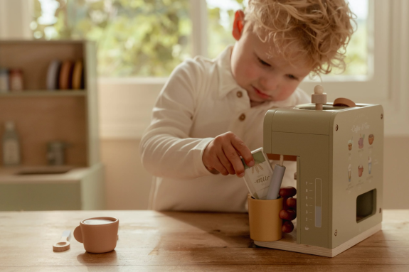 Kávovar na kapsle dřevěný Little Dutch