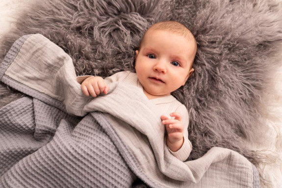 Mušelínová deka Prestige šedá 75 x 100 cm Babymatex