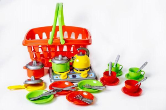 Nákupní košík plast + sada nádobí s vařičem