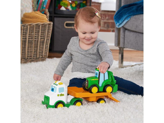 Traktor Johny s tahačem John Deere Kids