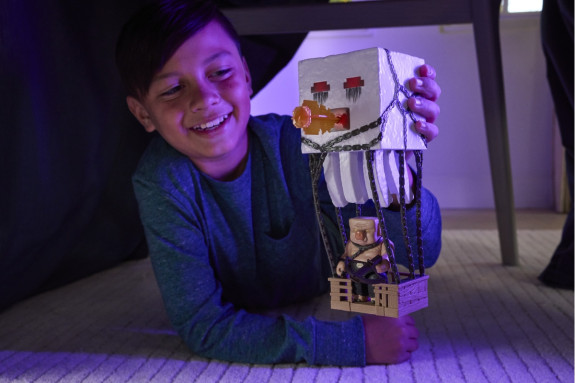 Minecraft movie akční figurka blast attack ghast 25 cm