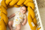 Mušelínový mantinel cop 200 cm Babymatex – chránič do postýlky Okrový